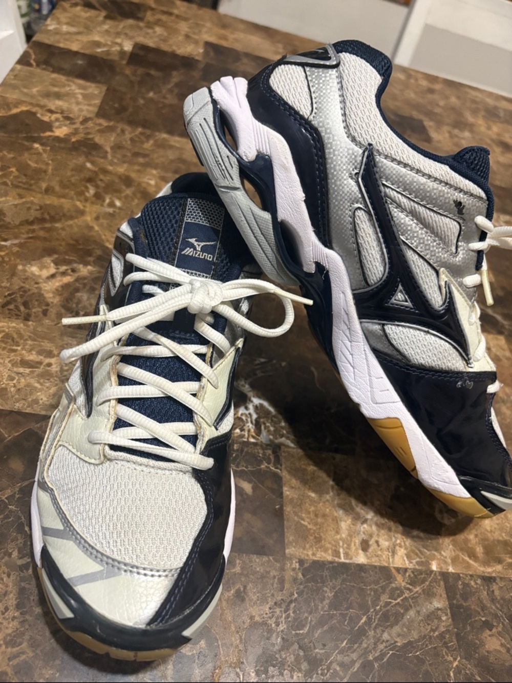 Mizuno Wave Shoes Womens  Bolt Sneaker Size 10 Sneaker barely worn